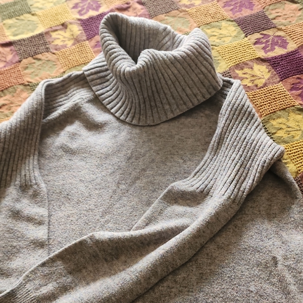 Time and Tru Heather Gray Turtleneck Sweater